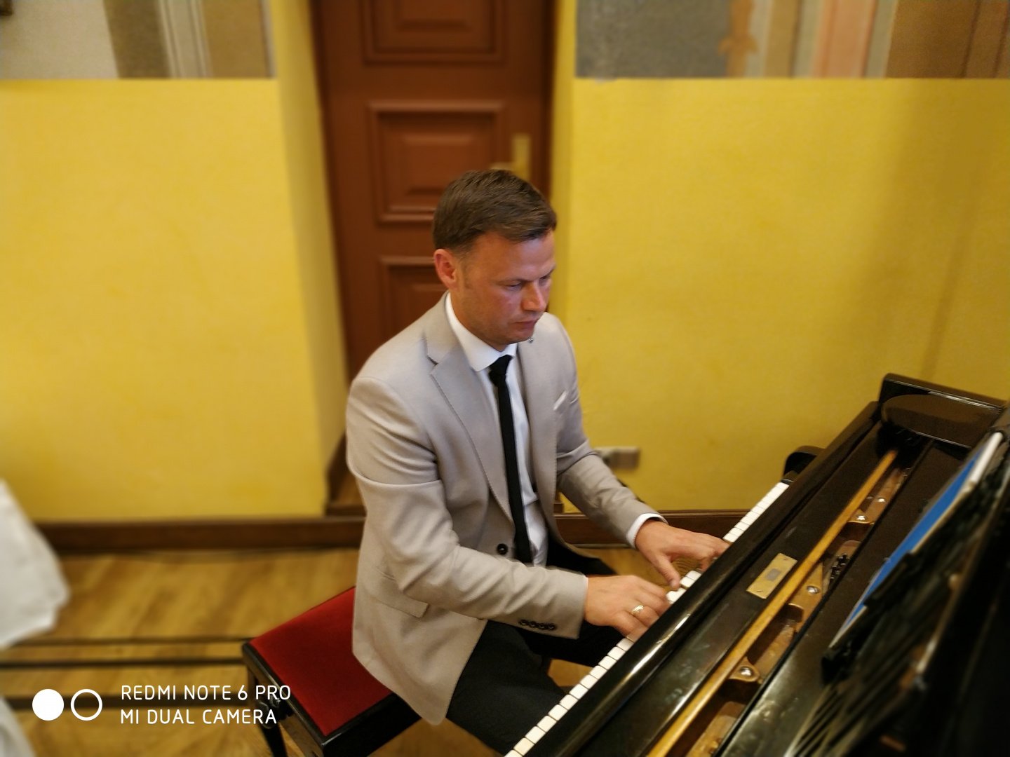 Muzikantai vestuvėms Pianistas Robertas Šiurys