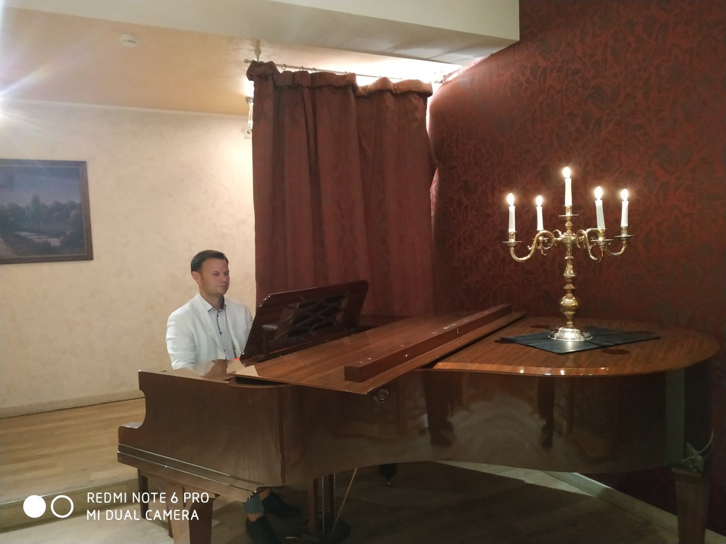 Muzikantai vestuvėms Pianistas Robertas Šiurys
