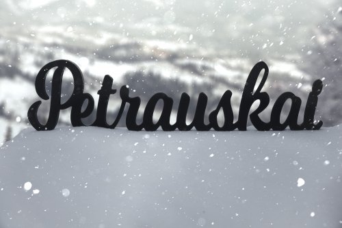 Vestuvių atributika Vestuvių dekoracjos iš medžio: pavardės, inicialai, stendai...
