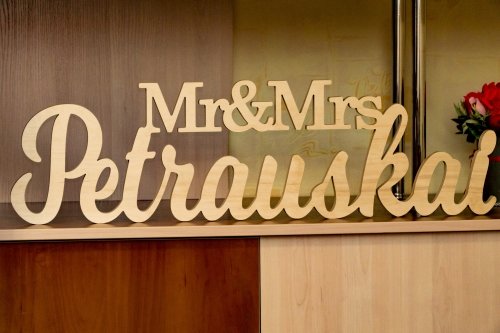 Vestuvių atributika Vestuvių dekoracjos iš medžio: pavardės, inicialai, stendai...