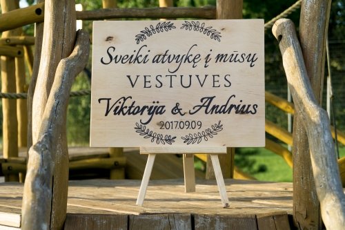 Vestuvių atributika Vestuvių dekoracjos iš medžio: pavardės, inicialai, stendai...