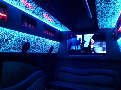 Mikroautobusų, autobusų nuoma Išskirtinis transportas Jūsų įsimintinai šventei
