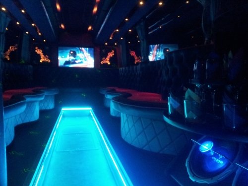 Limuzinai vestuvėms Didžiausias Limo Busas - Party Busas Lietuvoje!