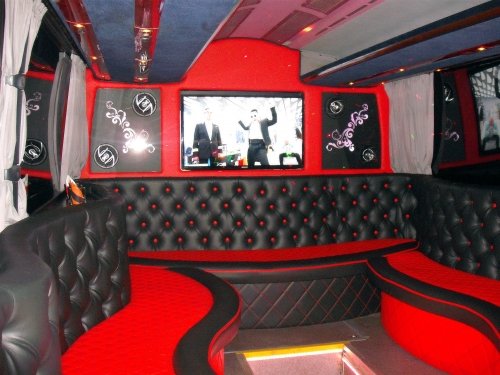 Limuzinai vestuvėms Didžiausias Limo Busas - Party Busas Lietuvoje!