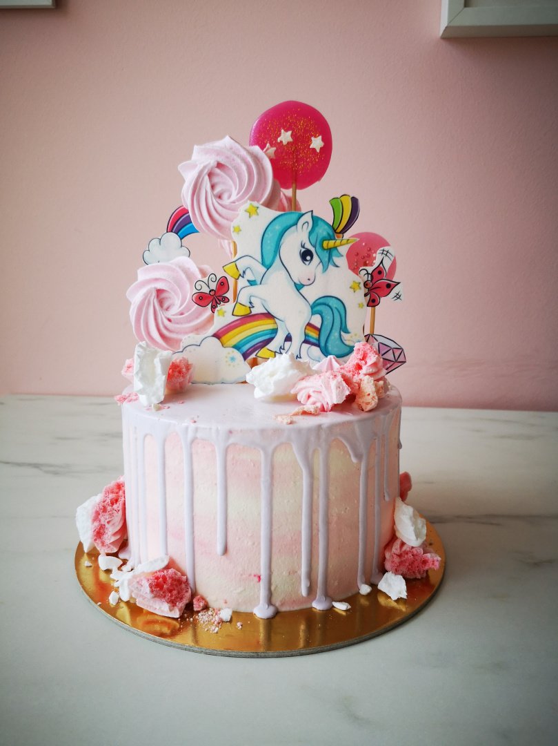 Vestuviniai tortai Liu Desertinė - vestuvinių tortų kūrėjas