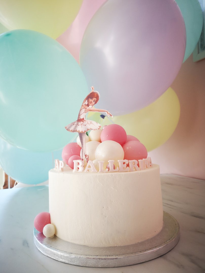 Vestuviniai tortai Liu Desertinė - vestuvinių tortų kūrėjas