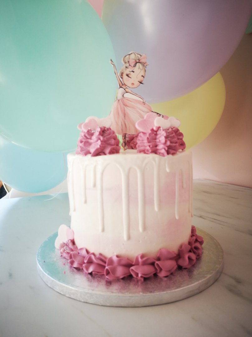 Vestuviniai tortai Liu Desertinė - vestuvinių tortų kūrėjas