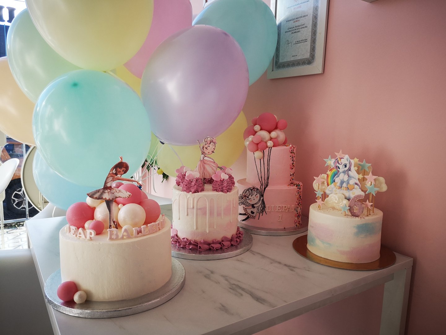 Vestuviniai tortai Liu Desertinė - vestuvinių tortų kūrėjas