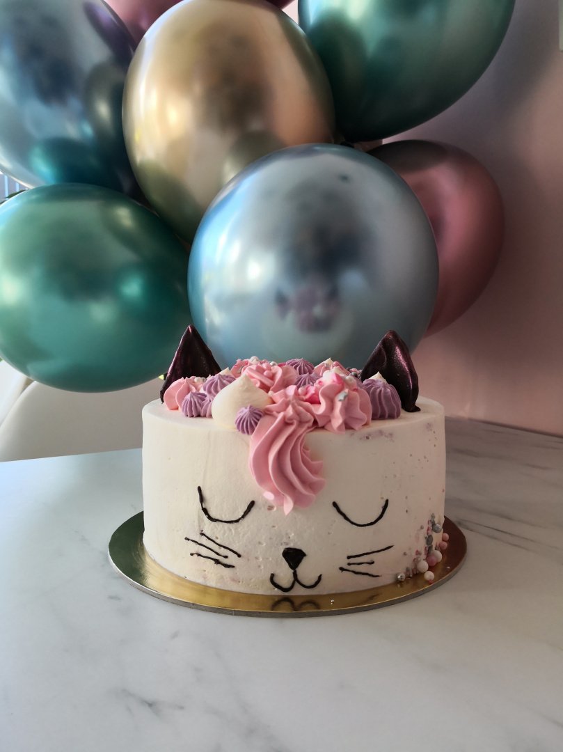 Vestuviniai tortai Liu Desertinė - vestuvinių tortų kūrėjas