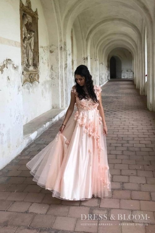Vestuvinių suknelių salonai Dress & Bloom kūrybinė studija. Vestuvinės ir proginės suknelės