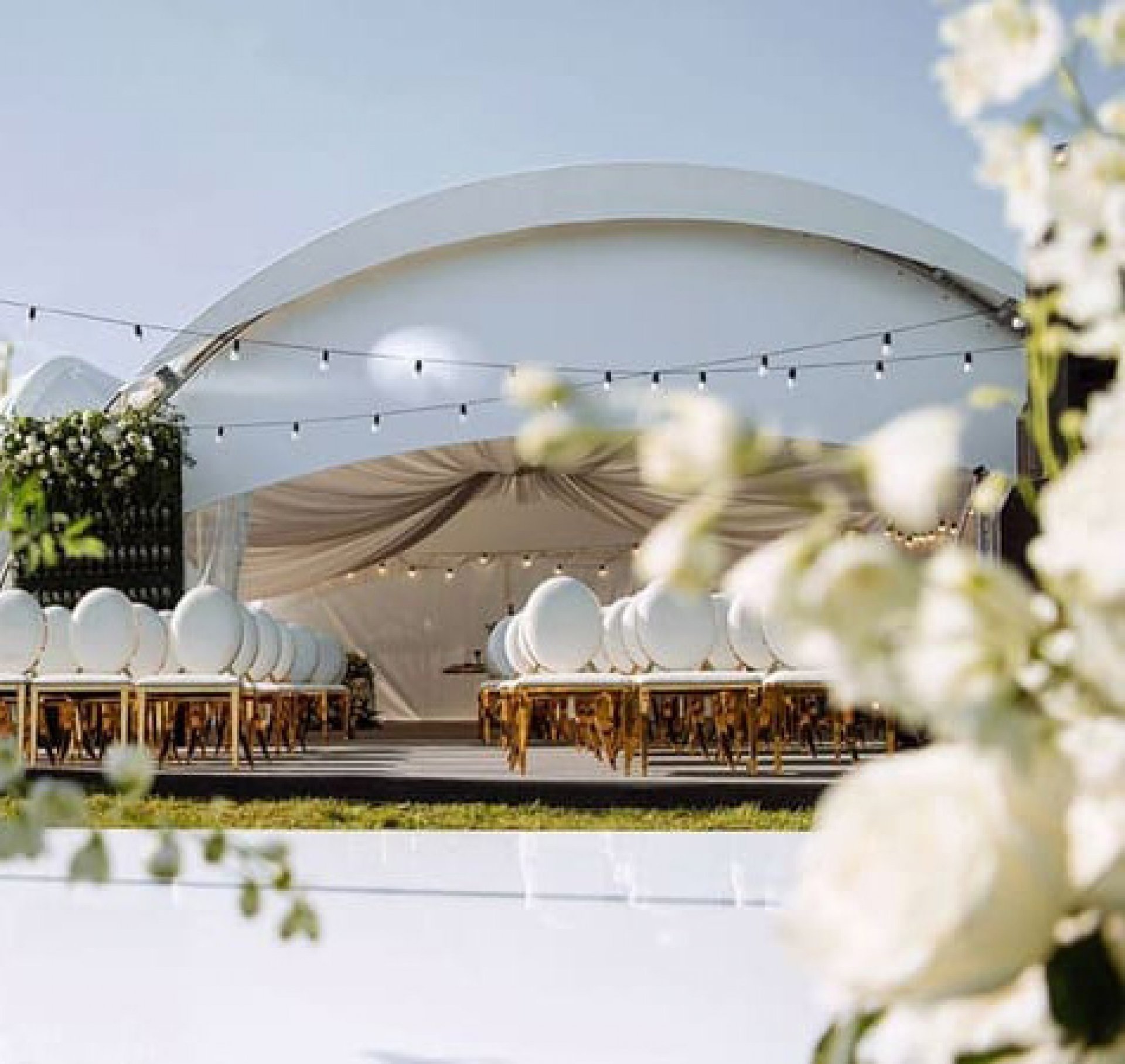 Palapinės Palapinių, paviljonų, stalų ir kėdžių, staltiesių ir kt nuoma 
