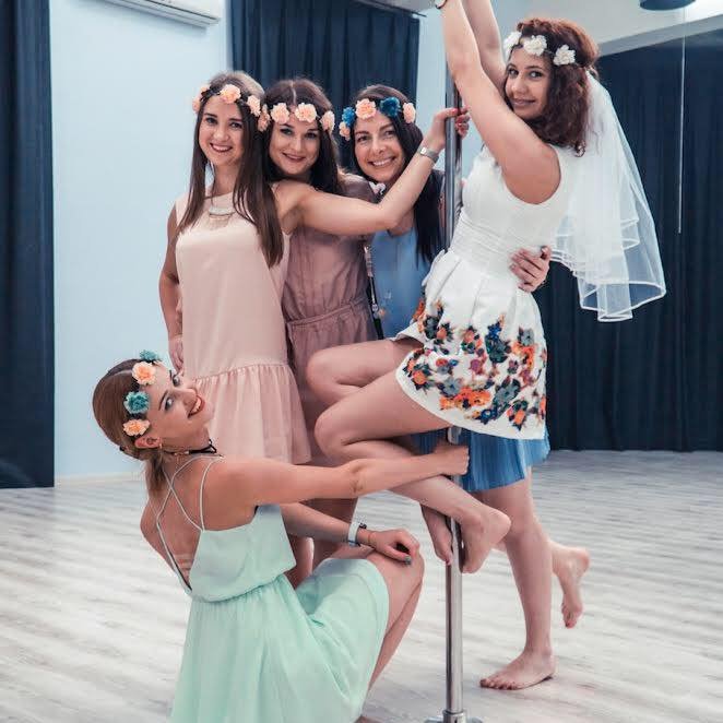 Mergvakarių – bernvakarių šventės vieta  Mergvakaris su Pole dance. Vipera