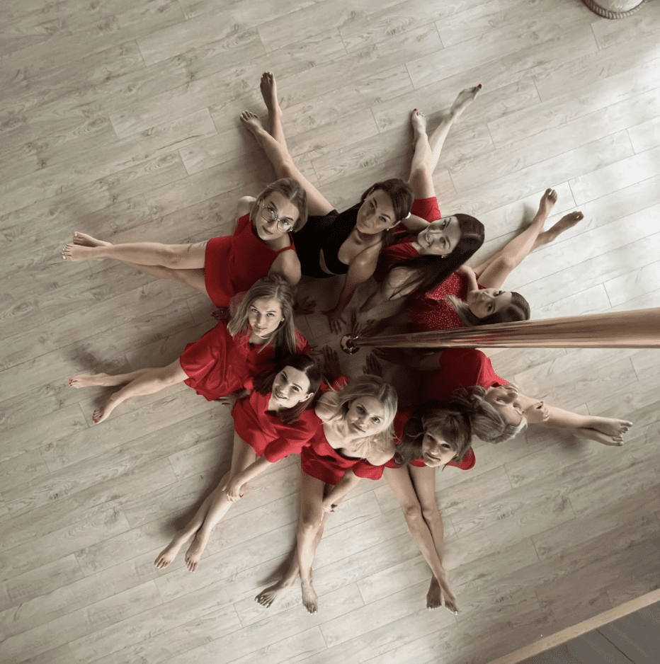 Mergvakarių – bernvakarių šventės vieta  Mergvakaris su Pole dance. Vipera