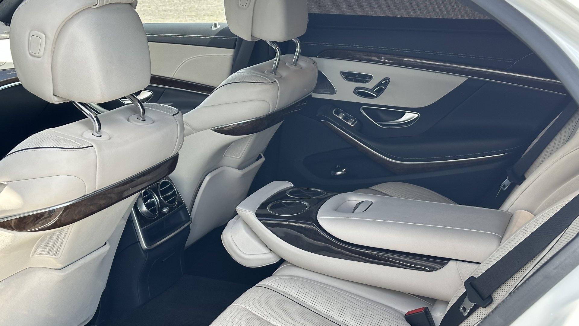 Automobilių nuoma Baltas Mercedes-Benz S-Class long, shadow line, automobilio nuoma su vairuotoju 