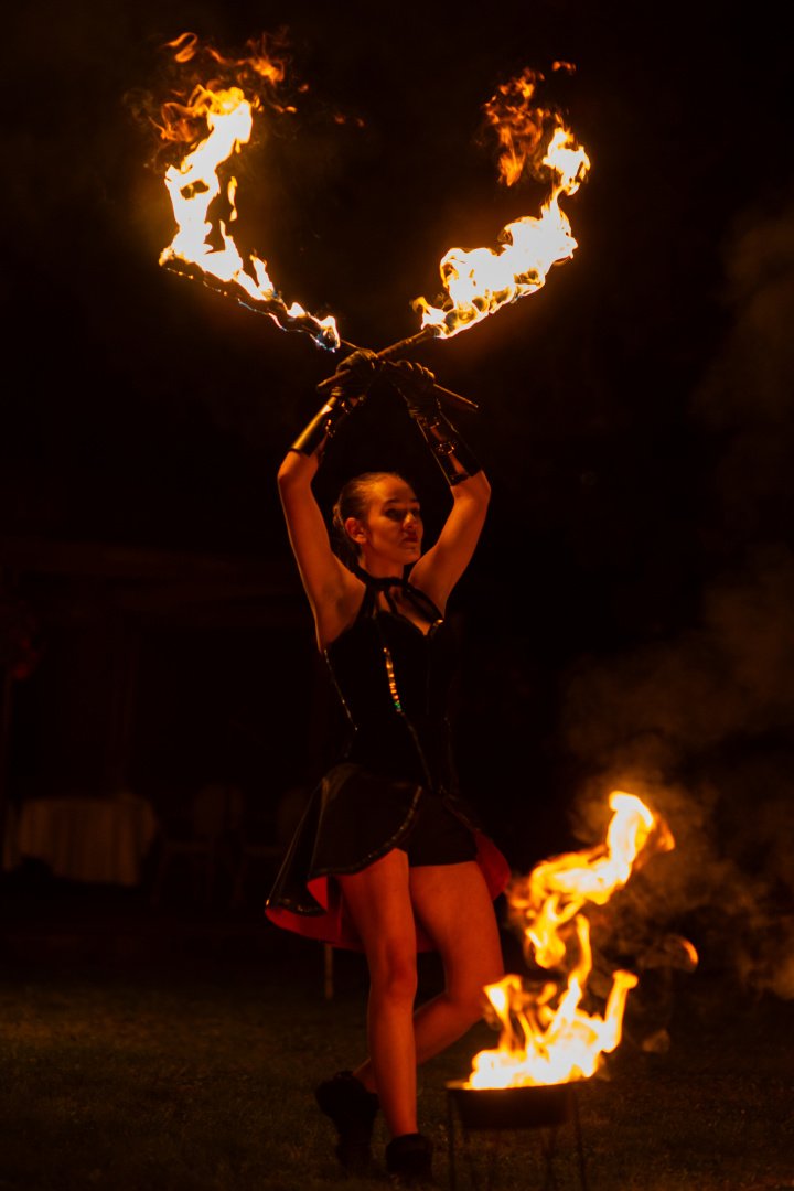 Vestuvių dovanos Ugnies Šou ir Akrobatikos Profesionalai