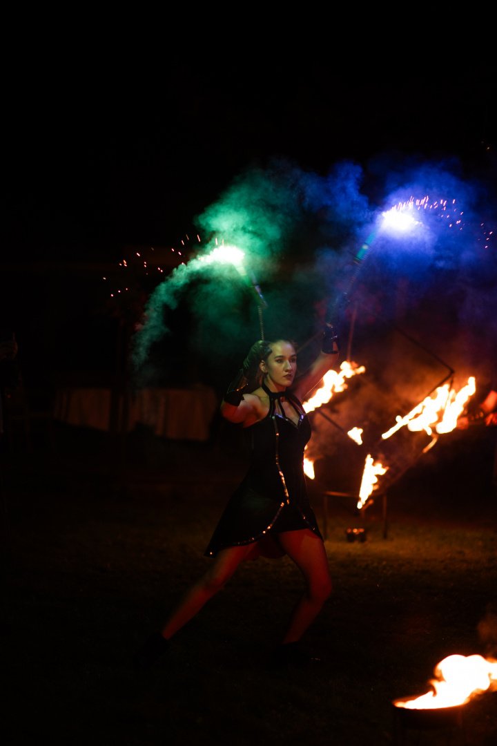 Vestuvių dovanos Ugnies Šou ir Akrobatikos Profesionalai