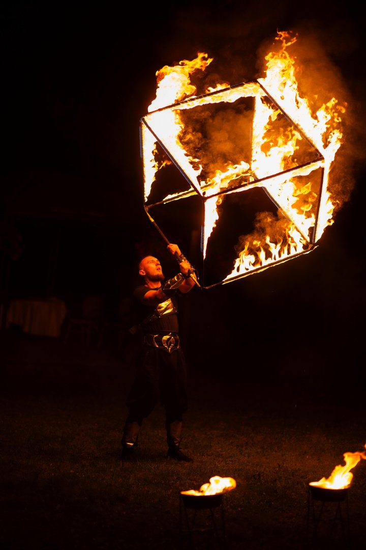 Vestuvių dovanos Ugnies Šou ir Akrobatikos Profesionalai