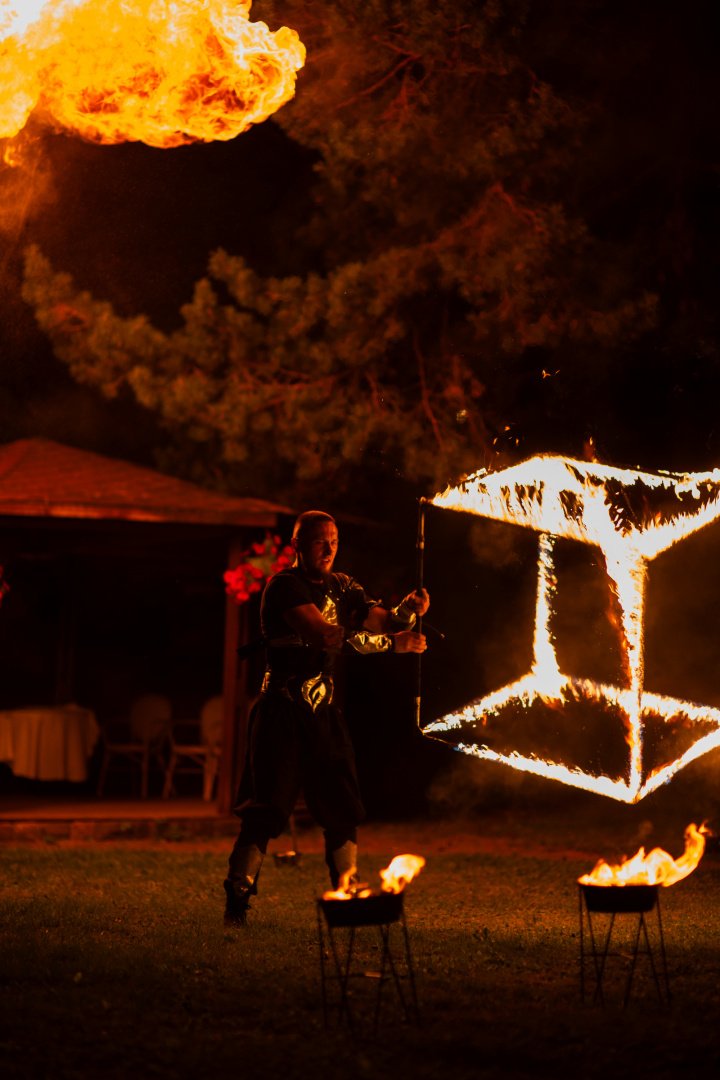 Vestuvių dovanos Ugnies Šou ir Akrobatikos Profesionalai
