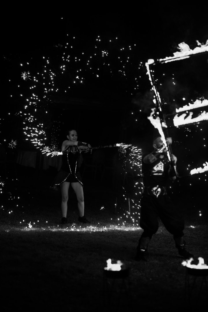 Vestuvių dovanos Ugnies Šou ir Akrobatikos Profesionalai