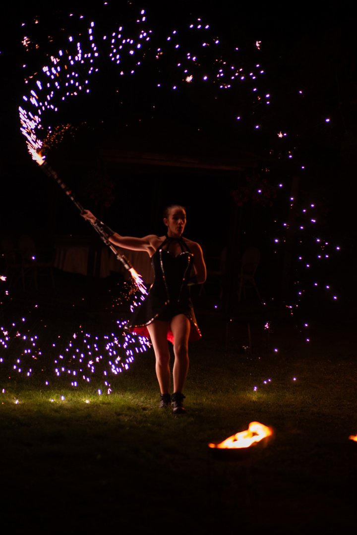 Vestuvių dovanos Ugnies Šou ir Akrobatikos Profesionalai