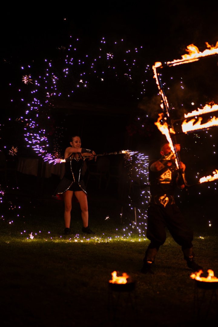 Vestuvių dovanos Ugnies Šou ir Akrobatikos Profesionalai