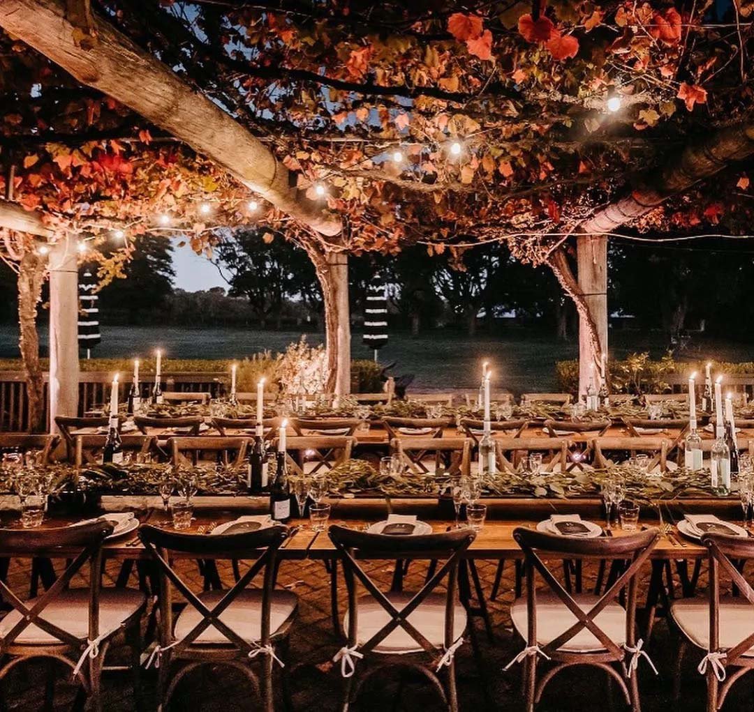 Stalų, kėdžių, užvalkalų nuoma Stalų, kėdžių, staltiesniu, šildytuvų ir kt nuoma