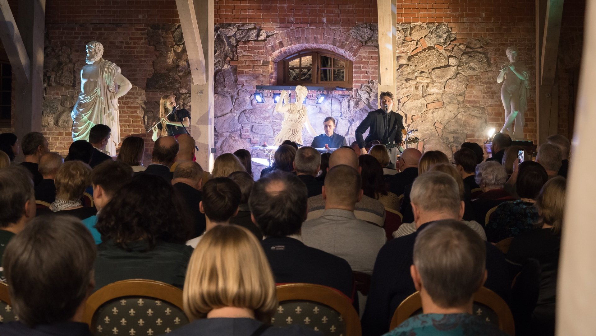 Atlikėjai jūsų šventei Gyvo garso grupė vestuvėms