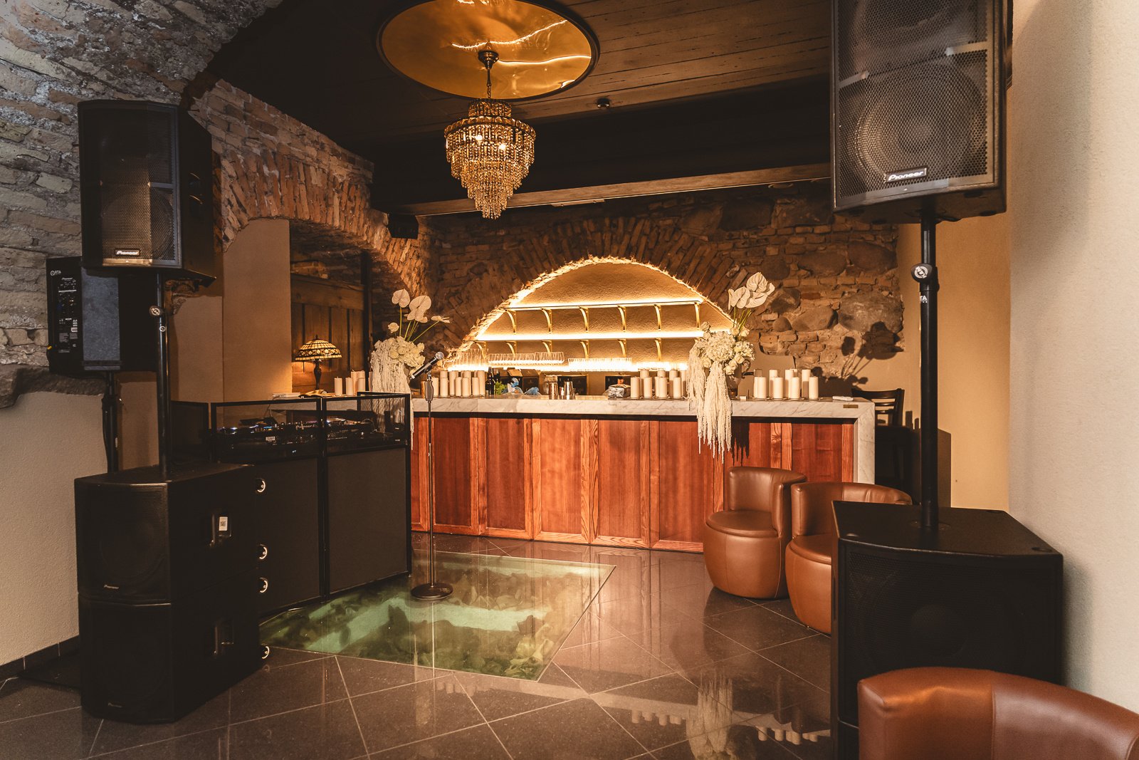 Restoranai, kavinės, barai Išskirtinė renginių erdvė Vilniaus senamiestyje