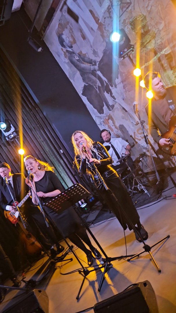 Atlikėjai jūsų šventei Gyvo garso grupė Gyvs Vaibs