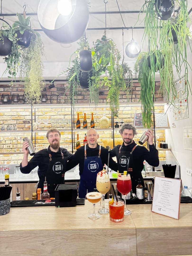 Maistas vestuvėms  Mobilus baras vestuvėms – profesionalūs barmenai ir įspūdingi kokteiliai jūsų šventei