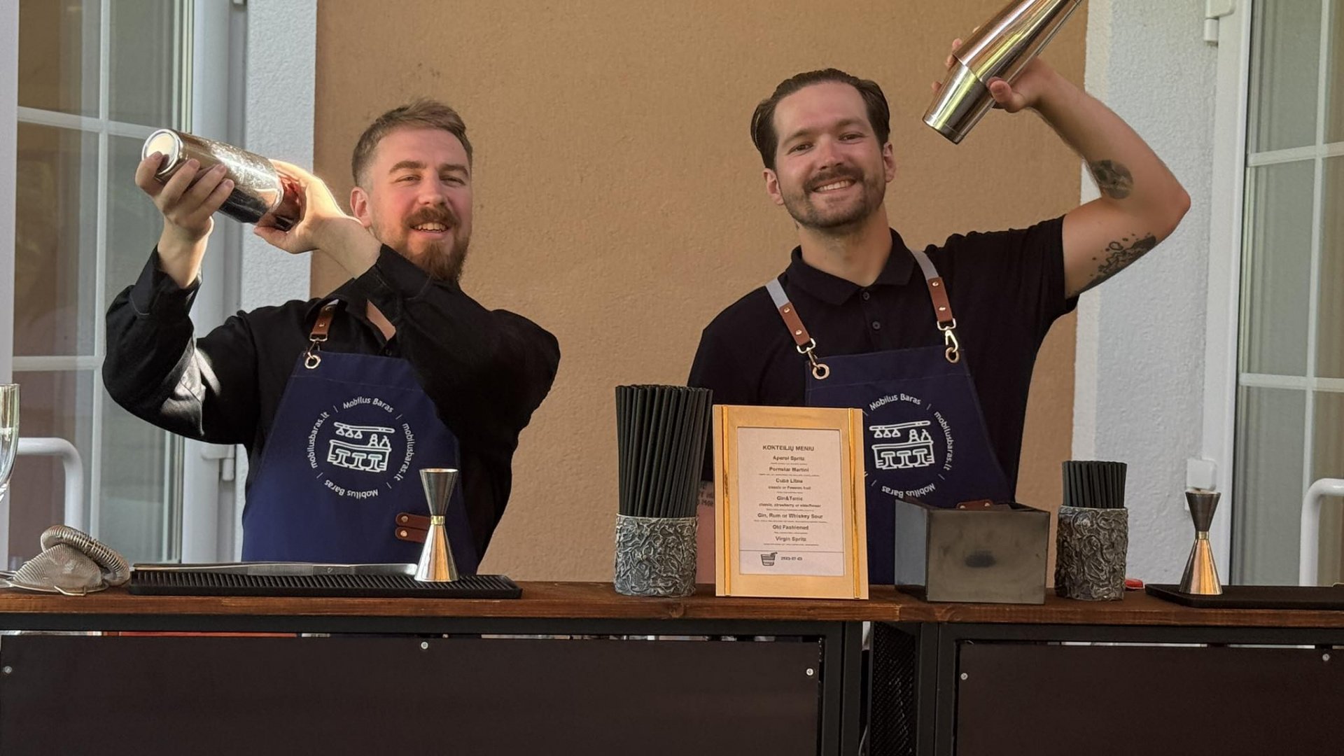 Maistas vestuvėms  Mobilus baras vestuvėms – profesionalūs barmenai ir įspūdingi kokteiliai jūsų šventei