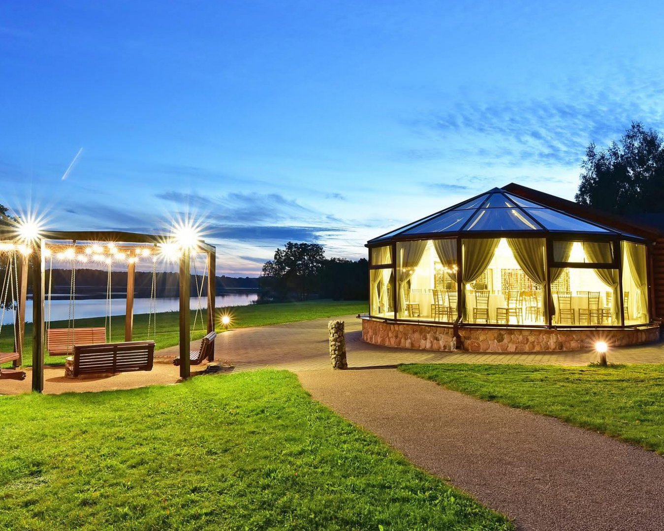 Vestuvių Salė bei Nakvynė 80 vietų Molėtų rajone  logo