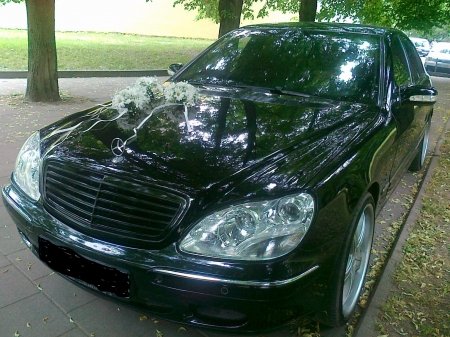 Prabangių MERCEDES S-CLASS,  Bmw7, baltos sp. E-classautomobilių  logo