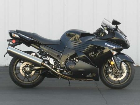 Siūlome galimybę būti pavėžintam sportiniu motociklu Kawasaki! logo