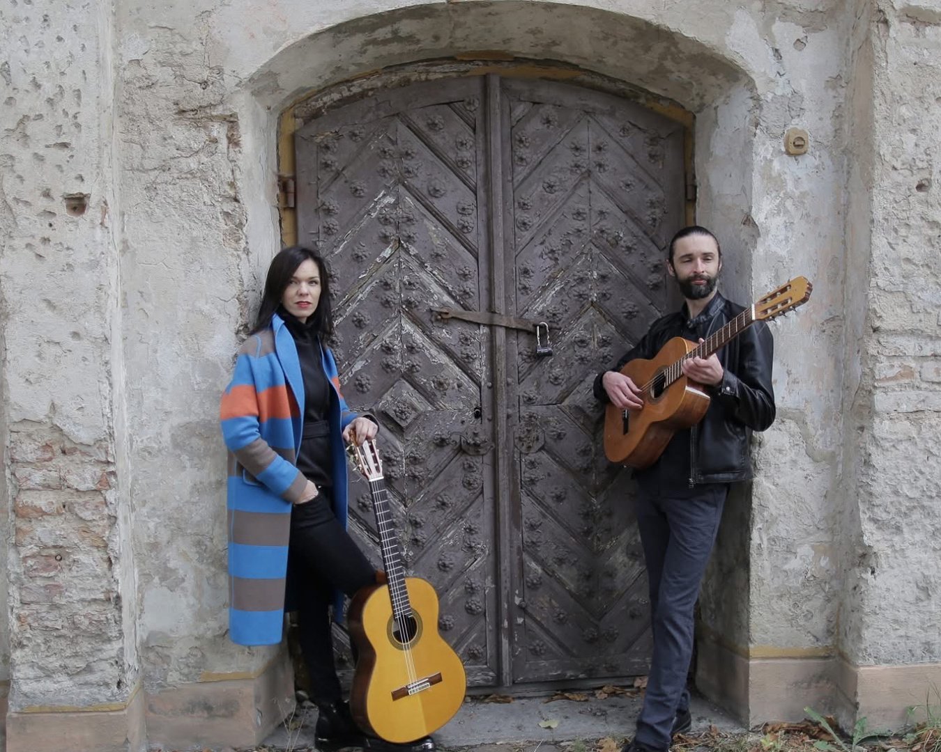 Gitarų duetas arba smuikas-gitara. logo