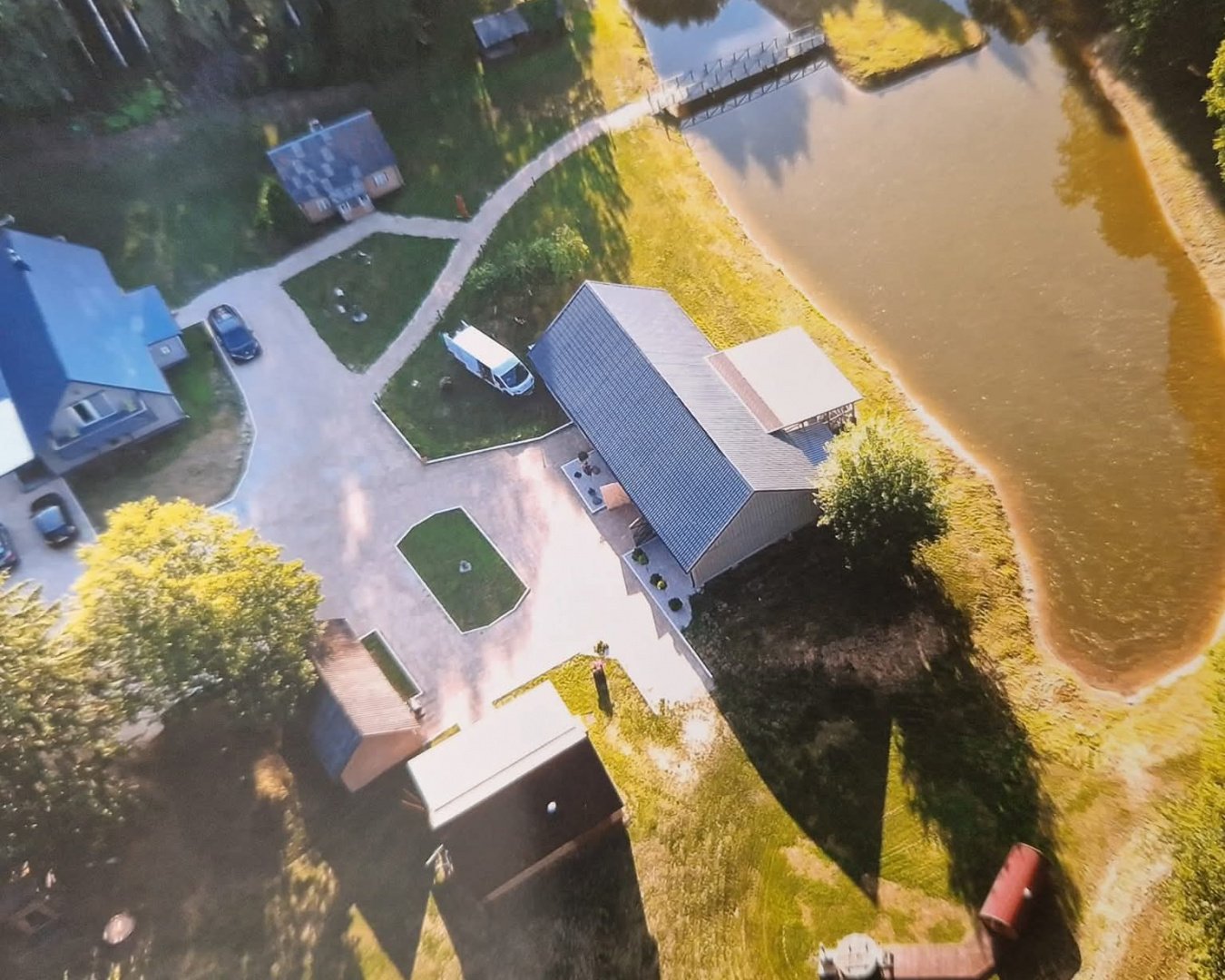 Sodyba su pirtimi šalia Panevėžio logo