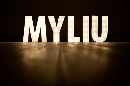 Šviečiančių raidžių MYLIU nuoma logo