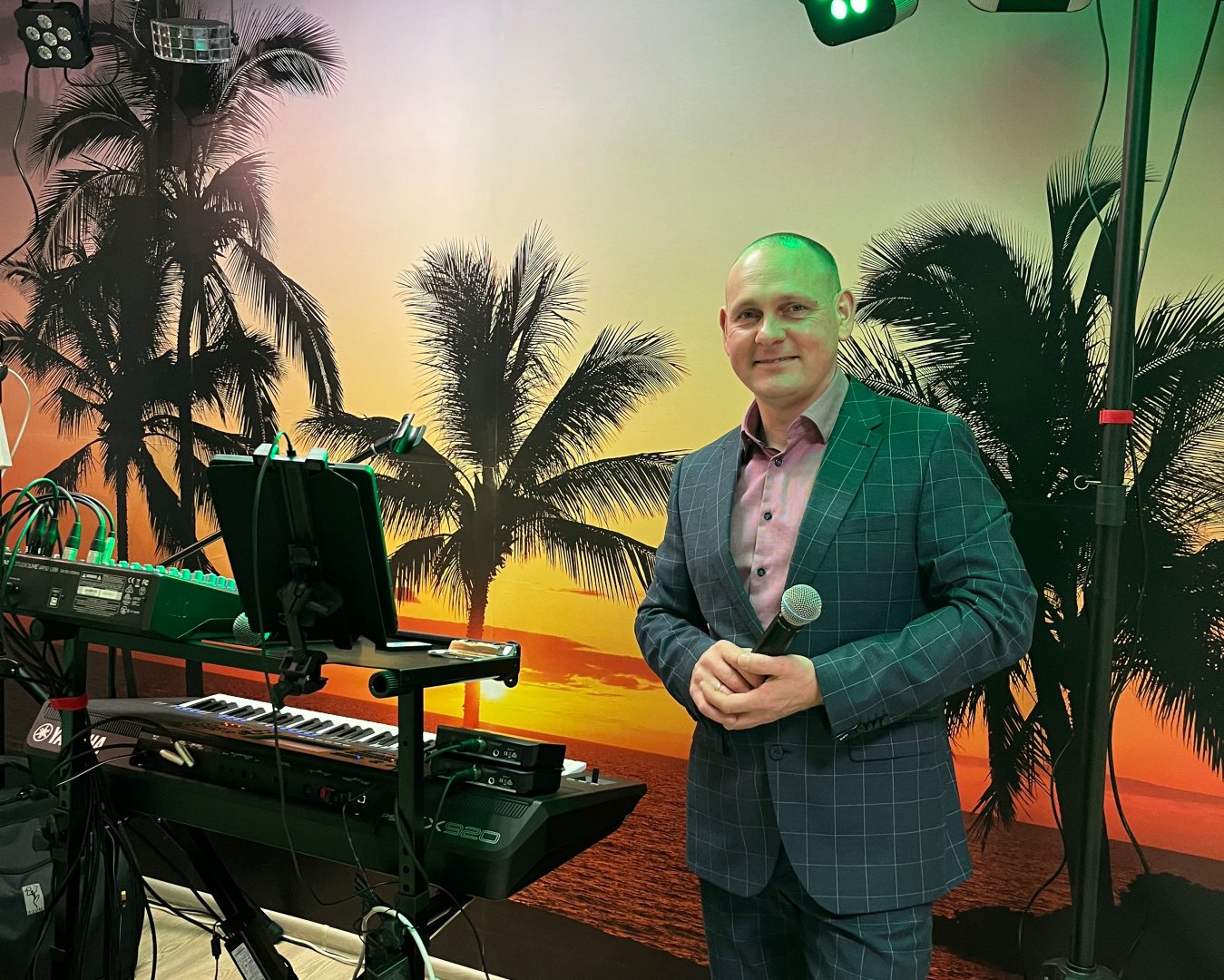 Muzikantas Arnas Žvaliauskas logo