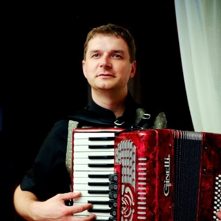 Profesionalus  Muzikantas - Renginių Vedėjas
                  
 logo
