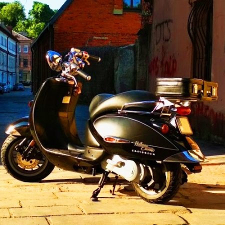 Retro stiliaus motorolerio nuoma fotosesijoms Kaune logo