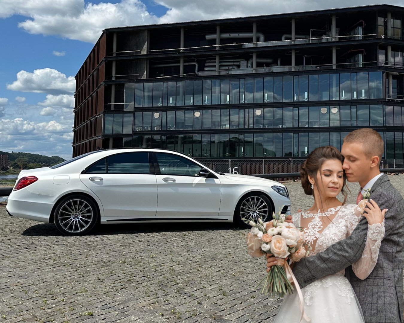 Baltas Mercedes-Benz S-Class long, shadow line, automobilio nuoma su vairuotoju  logo
