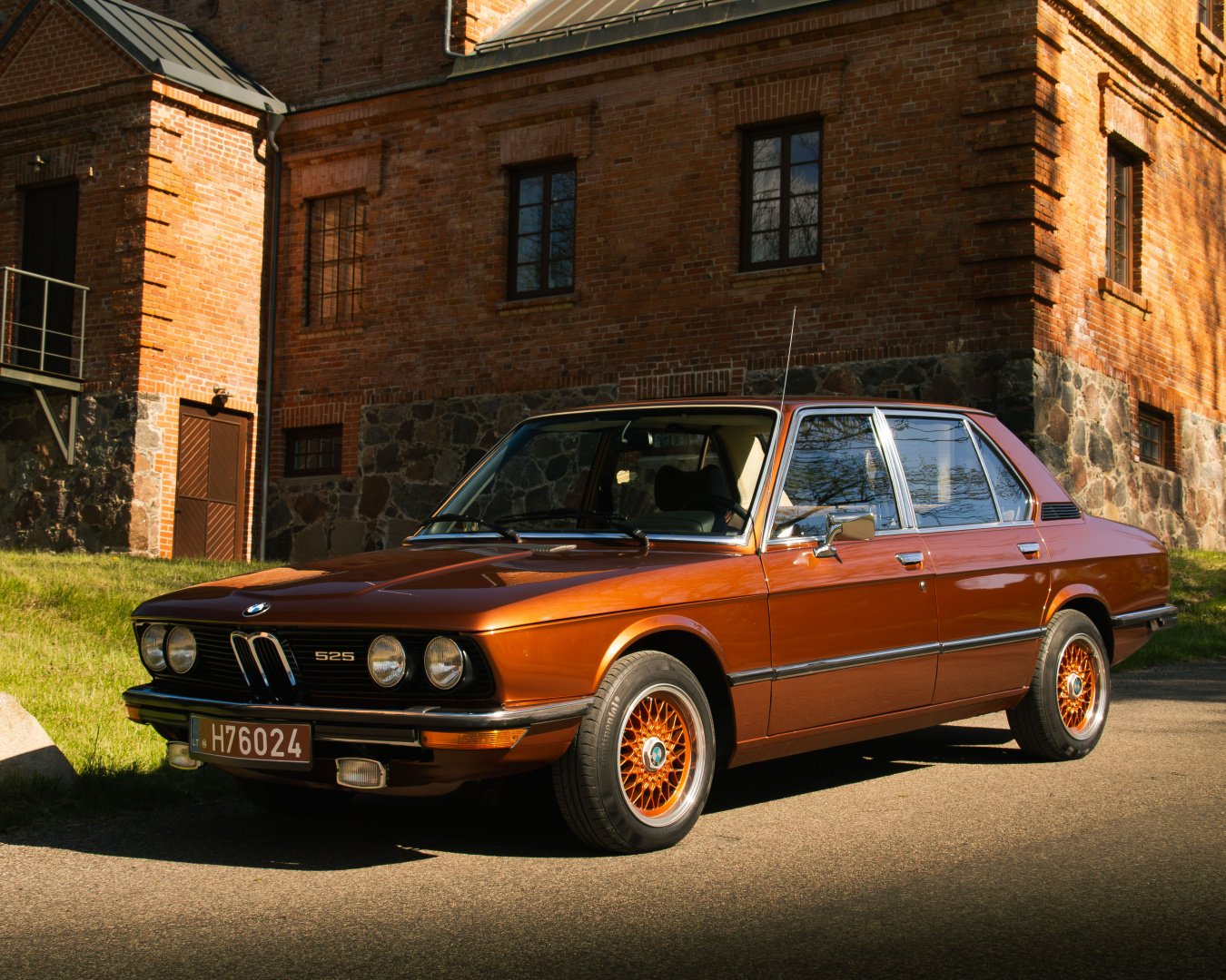 BMW E12, E30 nuoma logo