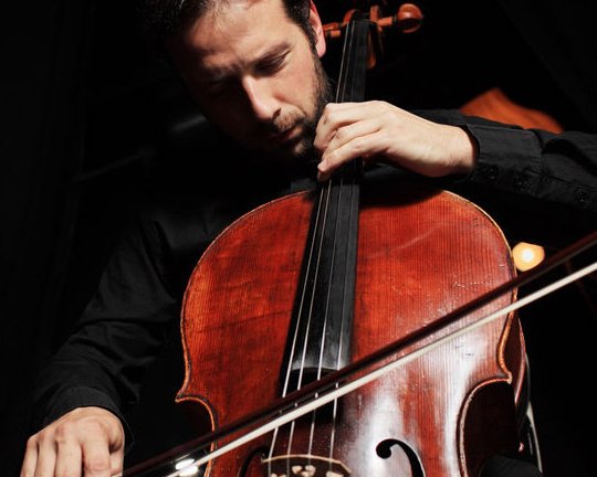 Groju Violončėle Laidotuvėse, Metinėse, Vestuvių Ceremonijose, Furšetuose logo